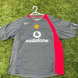 Manchester United men’s 2004-05 training jersey in good condition size large L